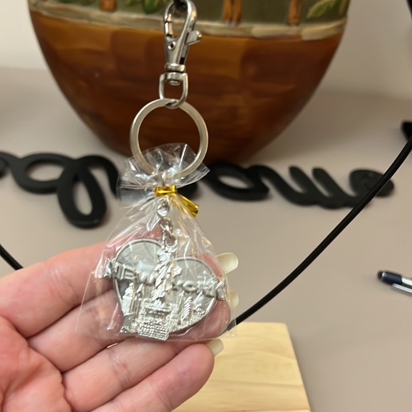NEW YORK bag charm or key chain - Picture 5 of 5